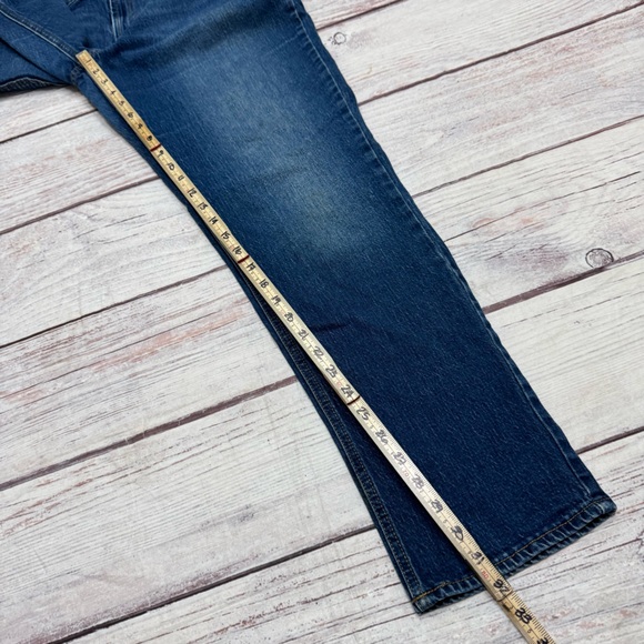 Old Navy Mid Rise Wow Boyfriend Medium Wash Size 16 Tall Long - Picture 4 of 9